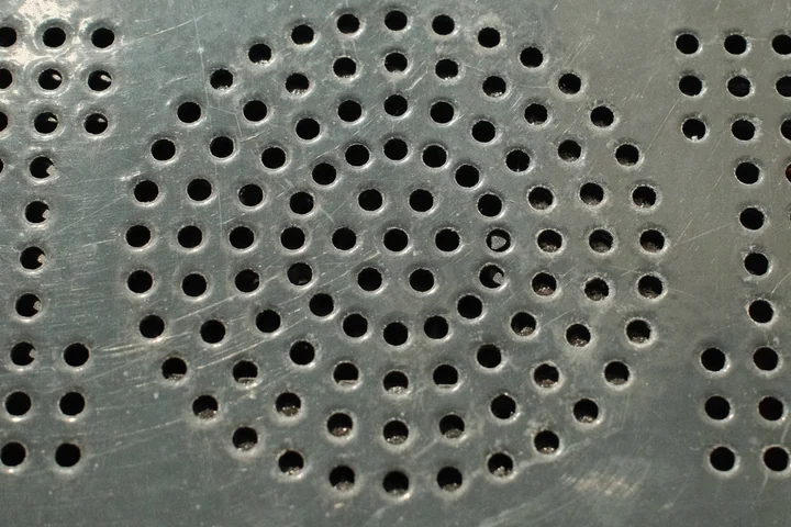 Concentrische perforaties in een metalen oppervlak